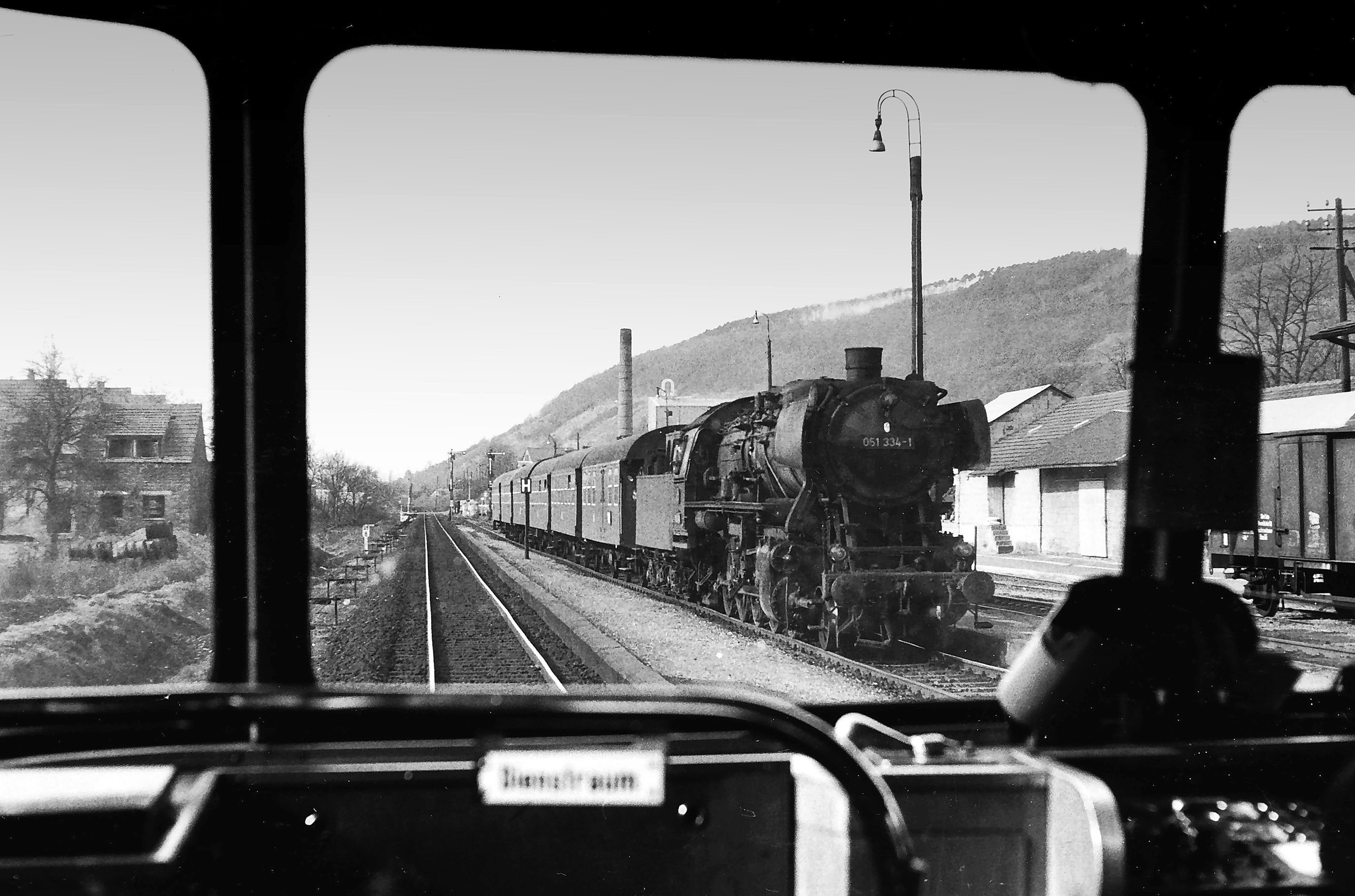Dampflock am Bahnhof Klingenberg im Jahr 1973